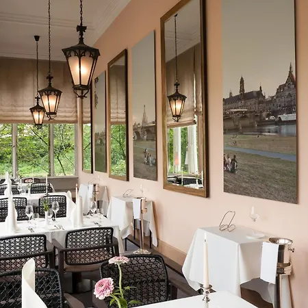 Schloss Eckberg Szálloda 4*