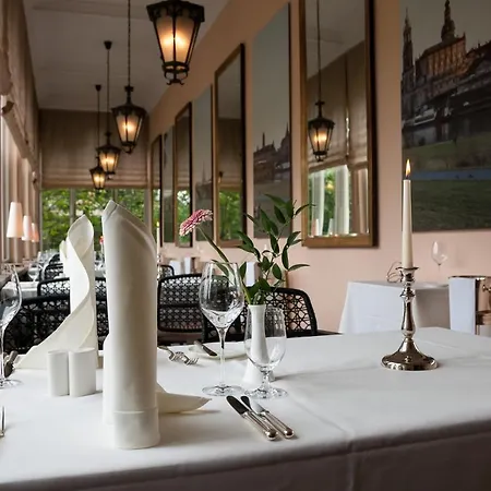 Hotel Schloss Eckberg 4*