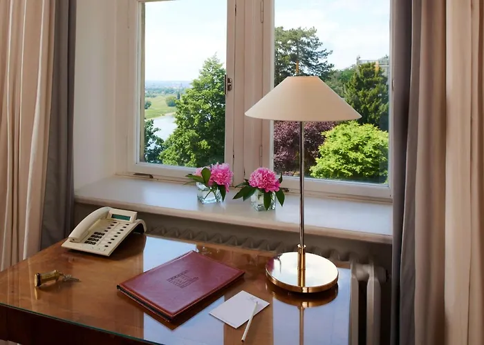 Hotel Schloss Eckberg 4*