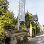 Schloss Eckberg 4*